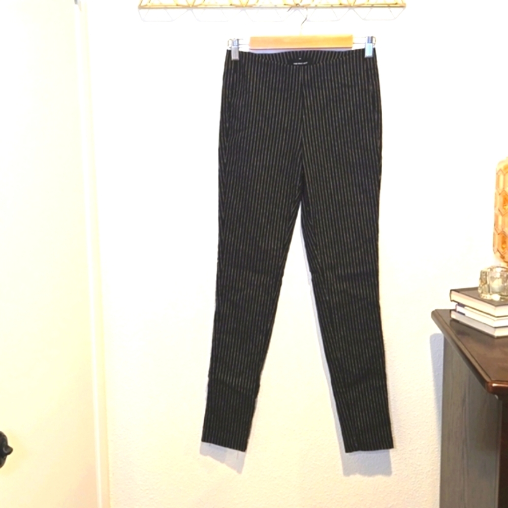 Who What Wear Pinstriped Pants Size 2 Black and White